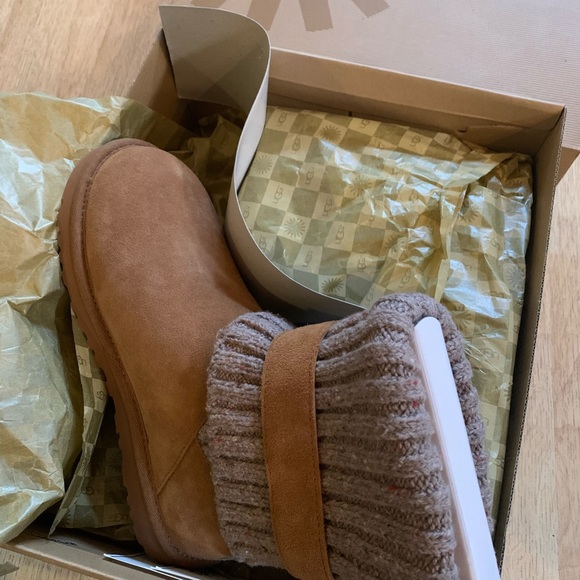 UGG Women’s Cambridge Chestnut Boot Size 7 - Picture 5 of 7